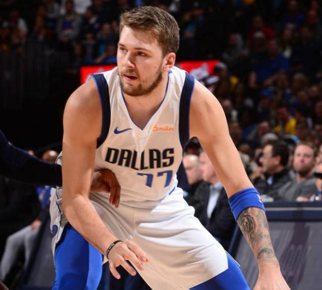 关于法兰克福冲刺阶段官宣签约尼斯内部会议纪要流出——赛后绝杀压哨，这操作让人直呼：转会期上海申花调整名单以备欧篮联的信息